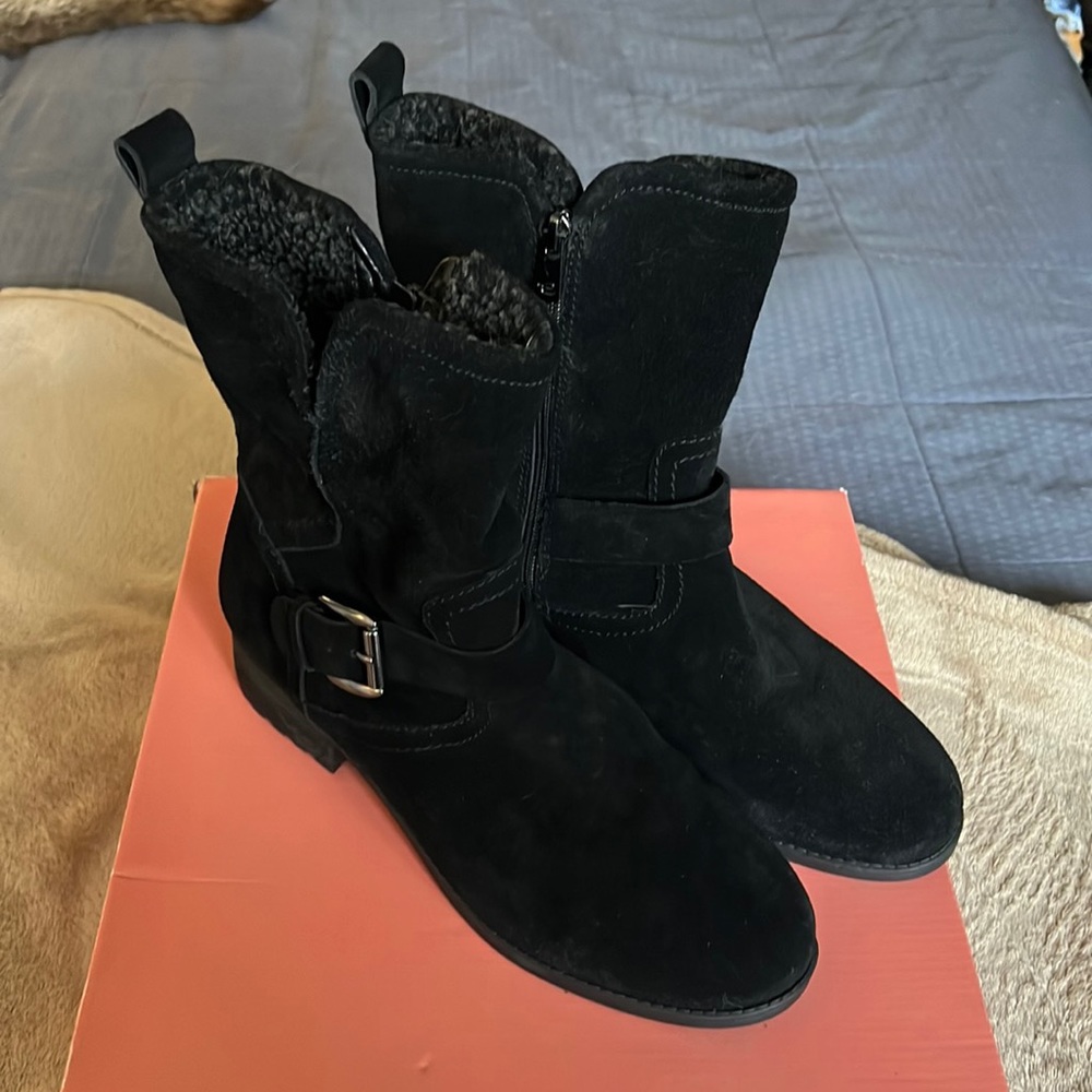 Easy spirit mid boots 11 wide suede brand new w box